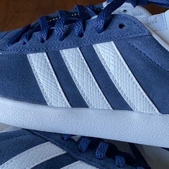 24:12 - Adidas VL Court 2.0 Skateboard Sneakers - Picture 9 of 10